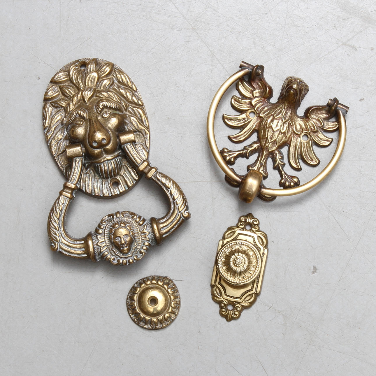 DÖRRKLÄPPAR 2 st, mässing, 1900-tal.