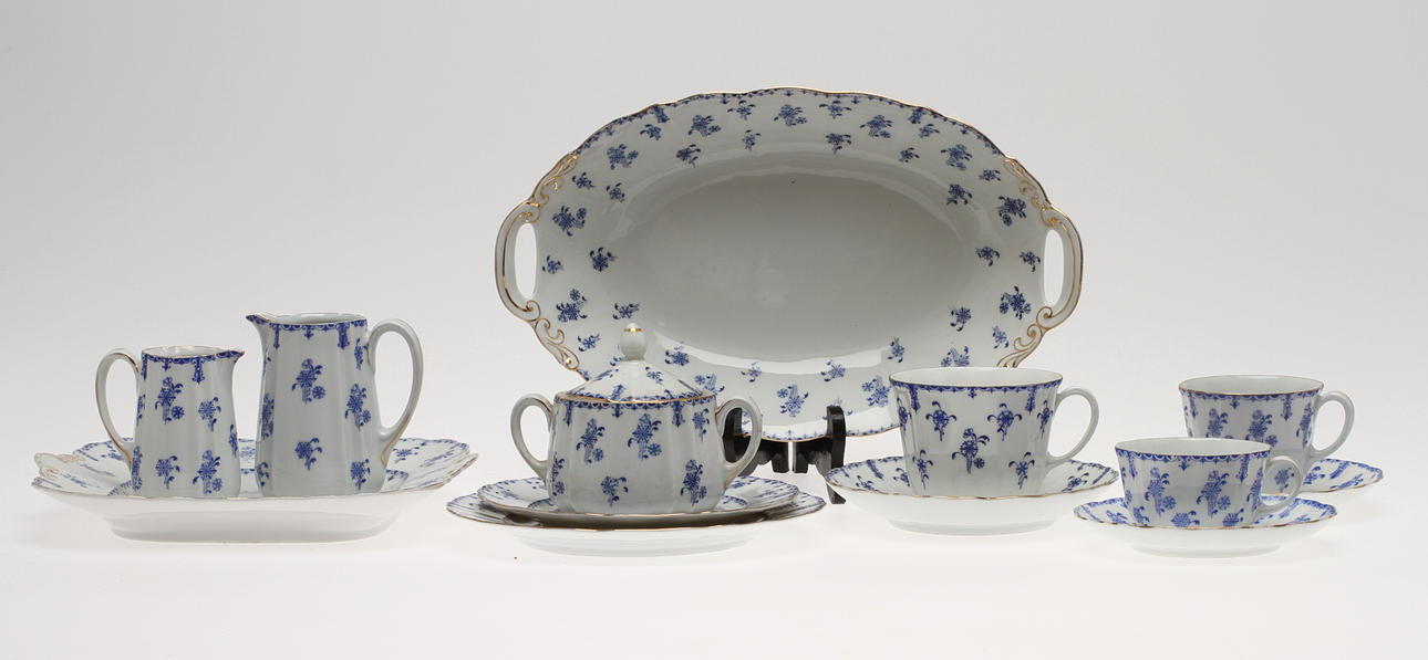 TE- och KAFFESERVISDELAR, ca 62 delar, porslin, Furstenberg.