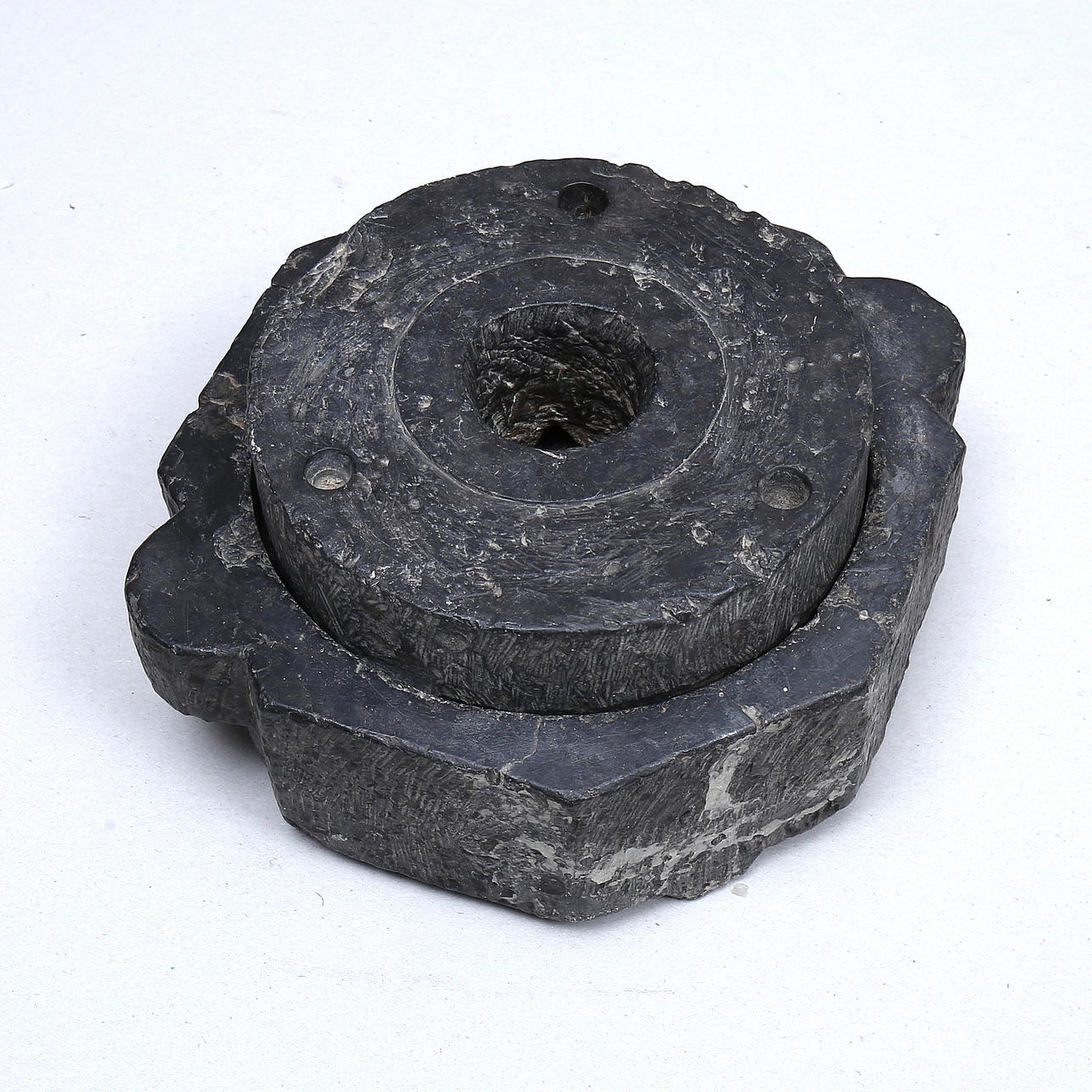 KÄSIMYLLY, vuolukivi, 1800-luku.