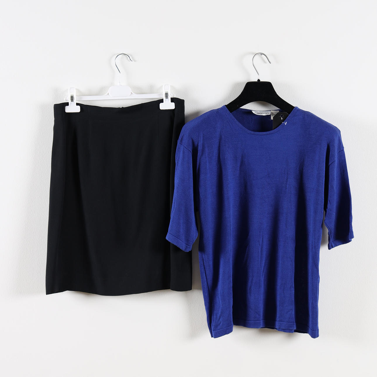 HENRI BENDEL Pullover und LUCIANO BARBERA Rock.