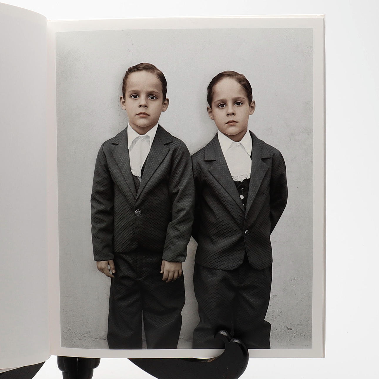 PHOTO. SIGNED COPY OF AUSTRALIAN ART PHOTOGRAPHER VEE SPEERS THE