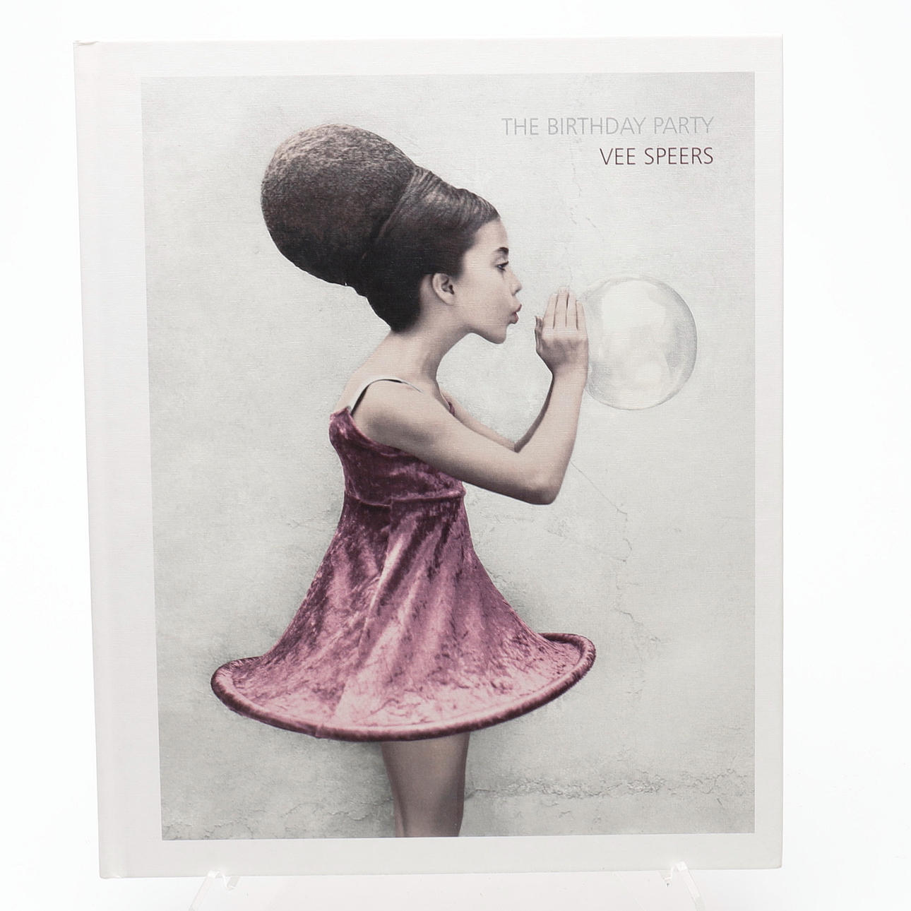 PHOTO. SIGNED COPY OF AUSTRALIAN ART PHOTOGRAPHER VEE SPEERS THE