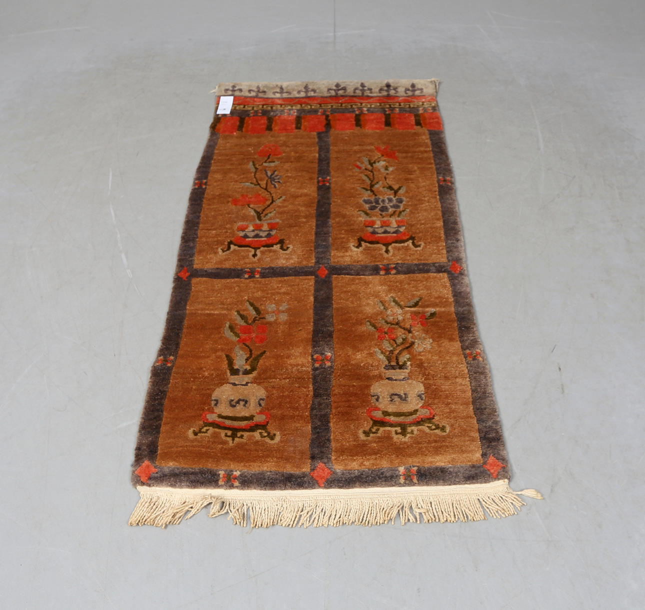 MATTA, Kina, ca. 140x72 cm.