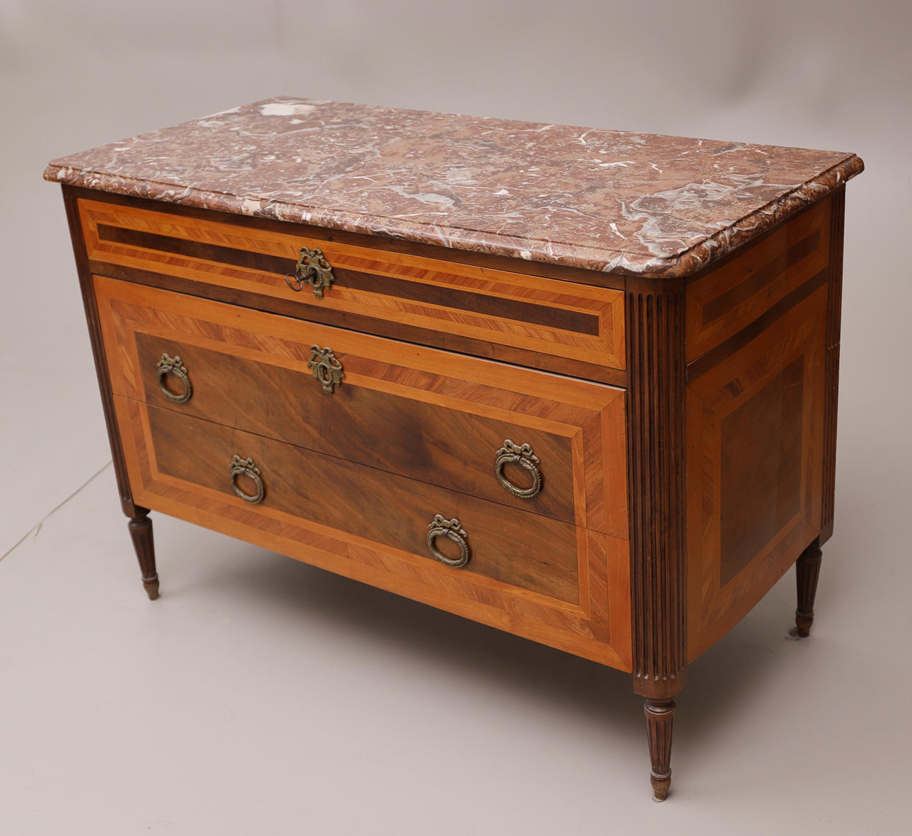 CÓMODA LUIS XVI, circa 1780-1800.