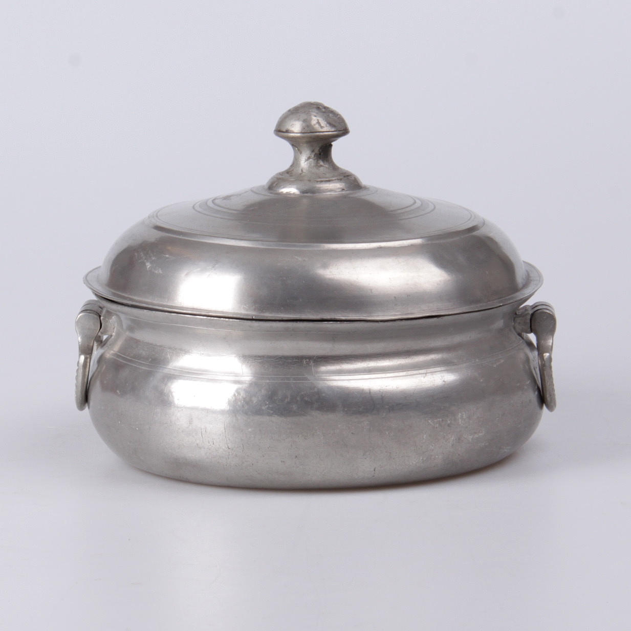 SKÅL, med lock, tenn, möjligen Gustaf Fredric Wigholm, 1804-1849.