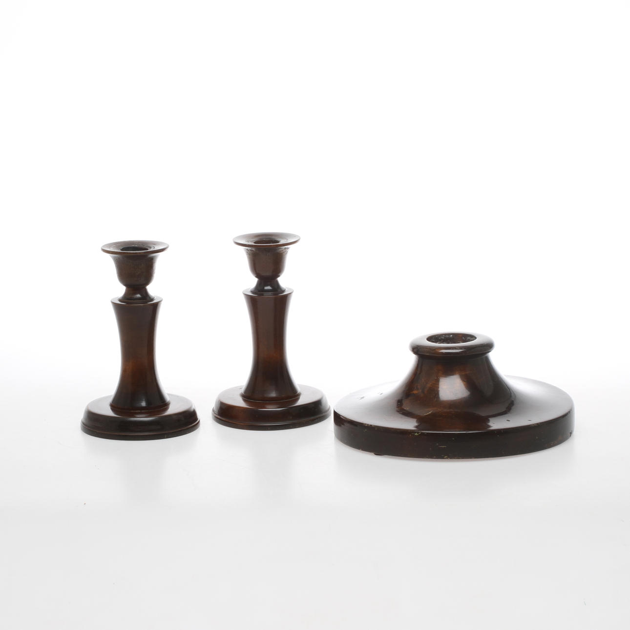 LJUSSTAKAR 1 par, Nr 11 Modell Carl Malmsten samt LJUSSTAKE, Nr 9, Liljeholmens.