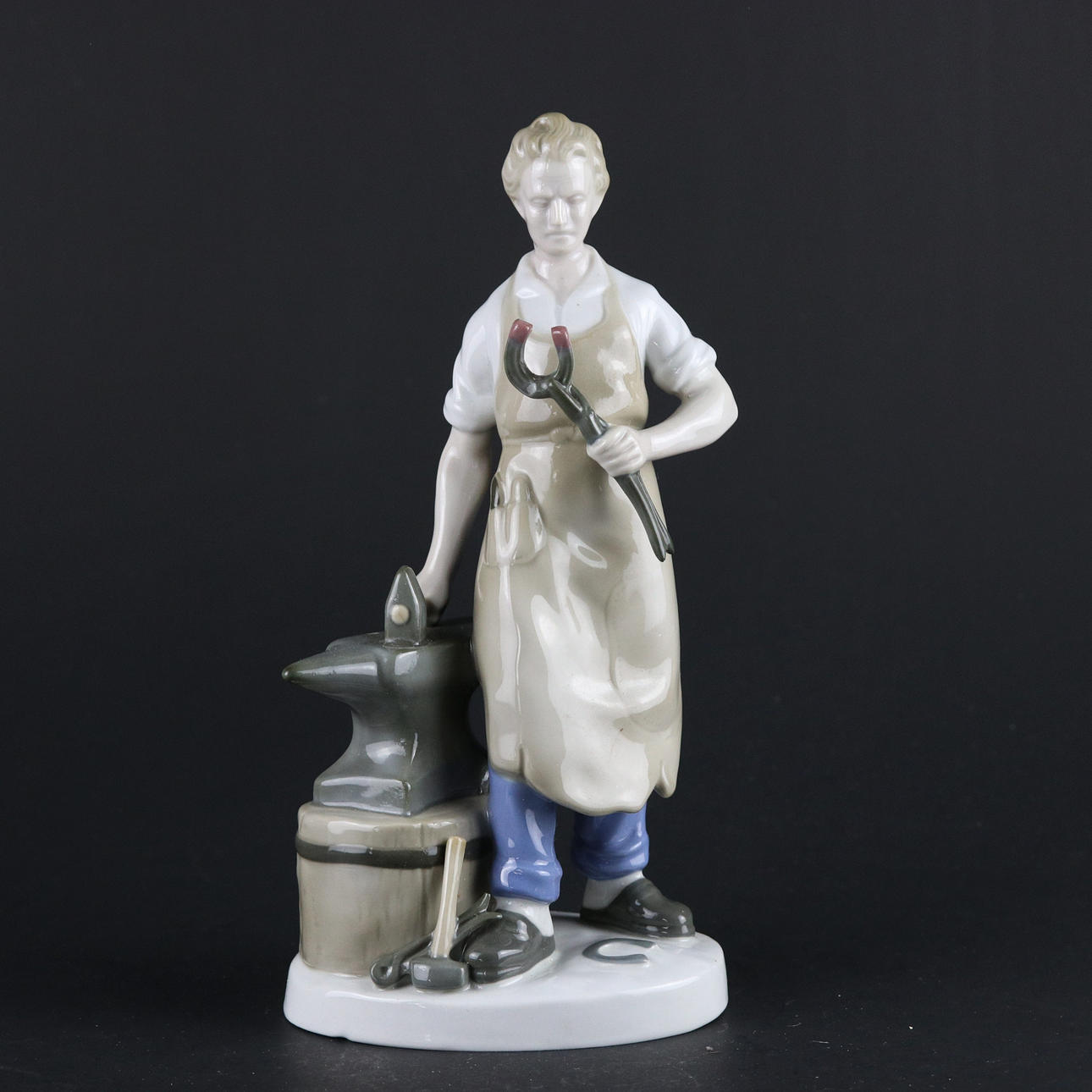 FIGURINE, smed, porcelæn, DDR, Tyskland.