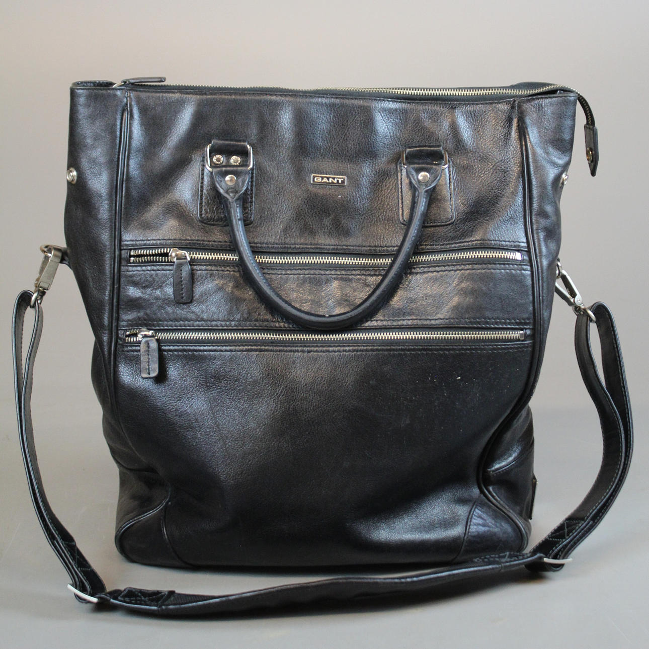 GANT LEATHER BAG, with handle.
