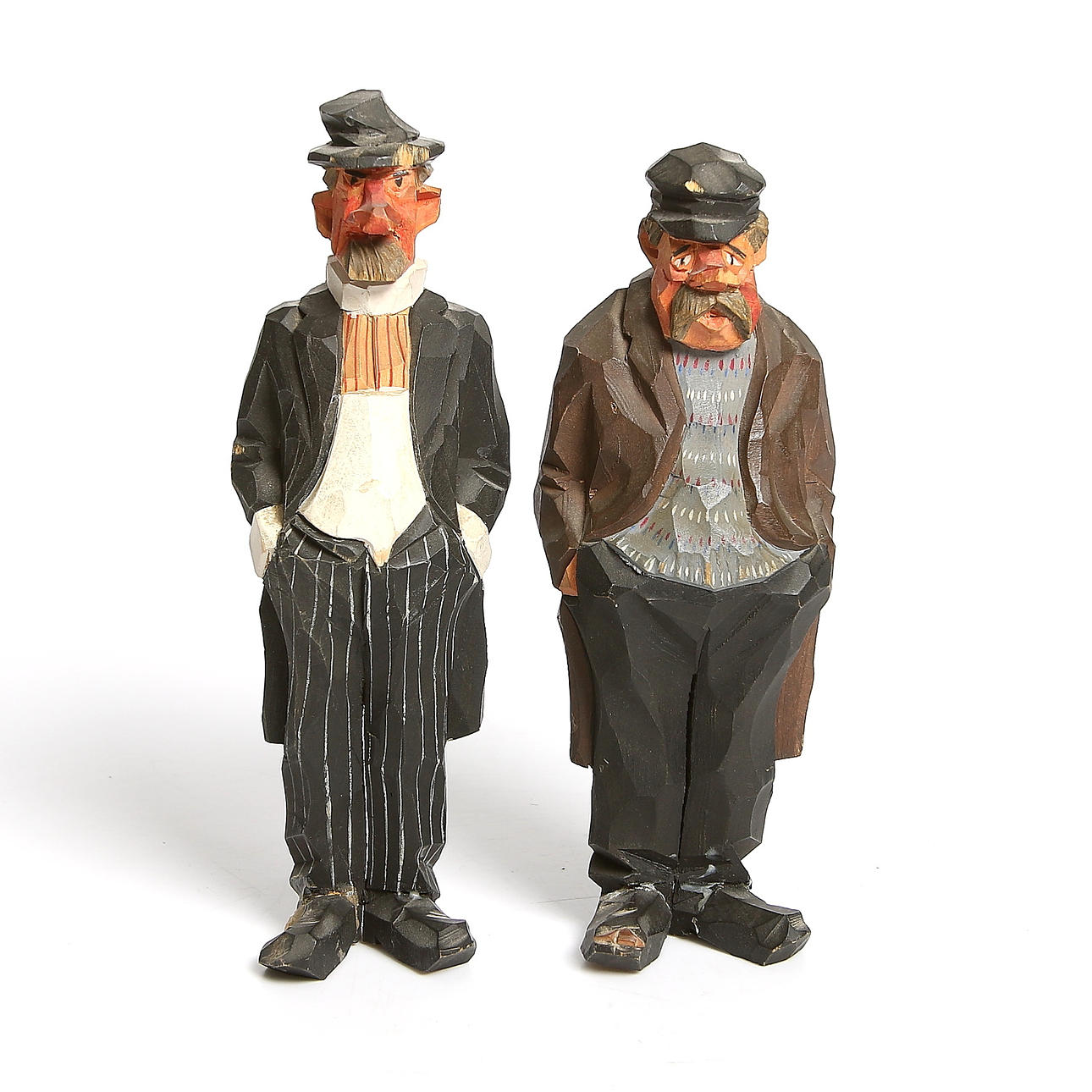 TRÄGUBBAR, 2 st, signerade, 1900-tal.