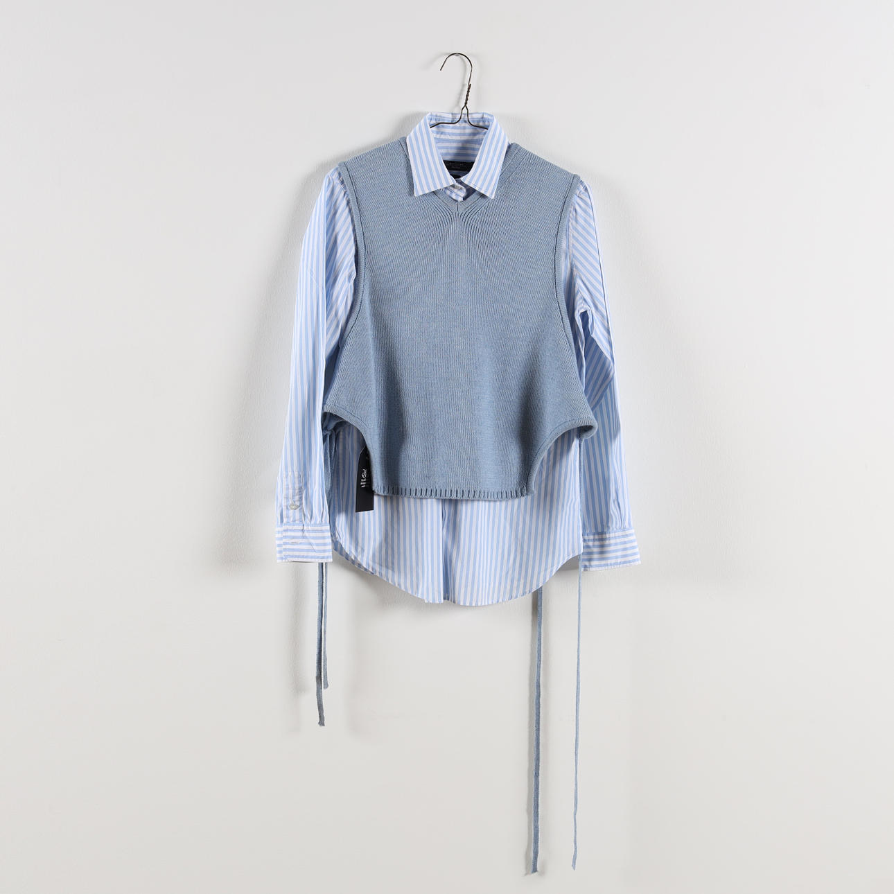 MAX MARA samt MUNTHE SIMONSEN, skorta samt slipover.