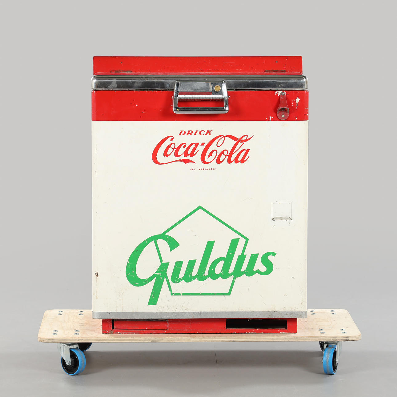 KYL, för dricka "Coca-Cola" och "Guldus", 1900-talets mitt.