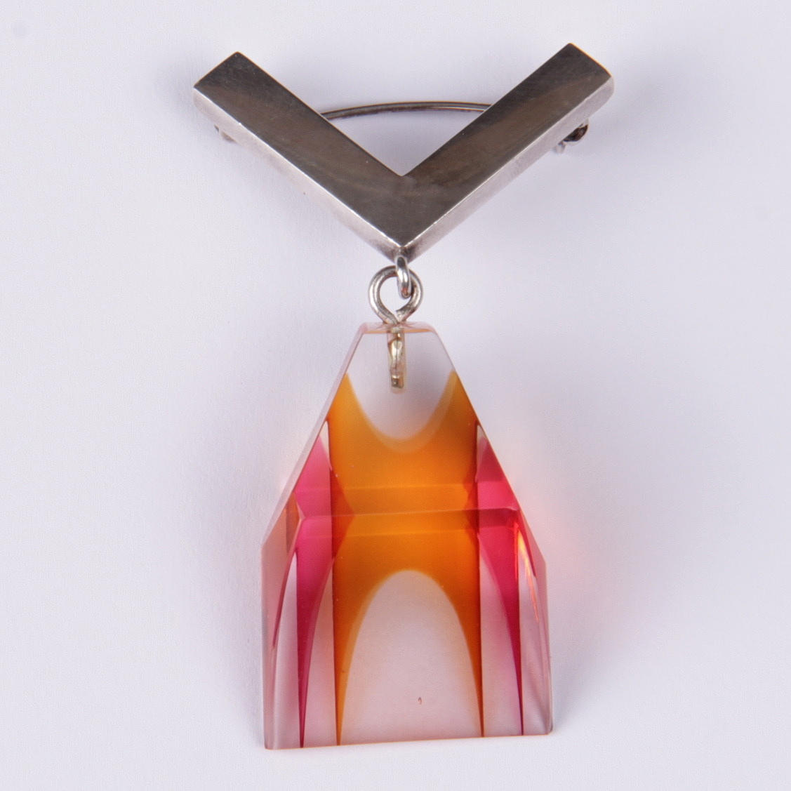 PER ARNE TERRS. Brosch, sterlingsilver samt slipad kristall, Kosta, 1965.