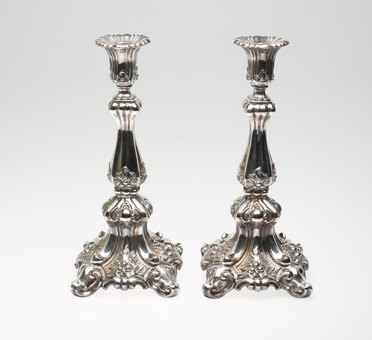 LJUSSTAKAR, 1 Par, nysilver, 1900-tal.