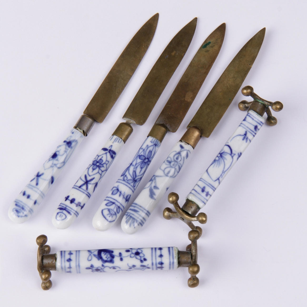 FRUKTKNIVAR, samt smörhundar, 6 delar, "lökmönstret", Uchatiusbronce, Tyskland.