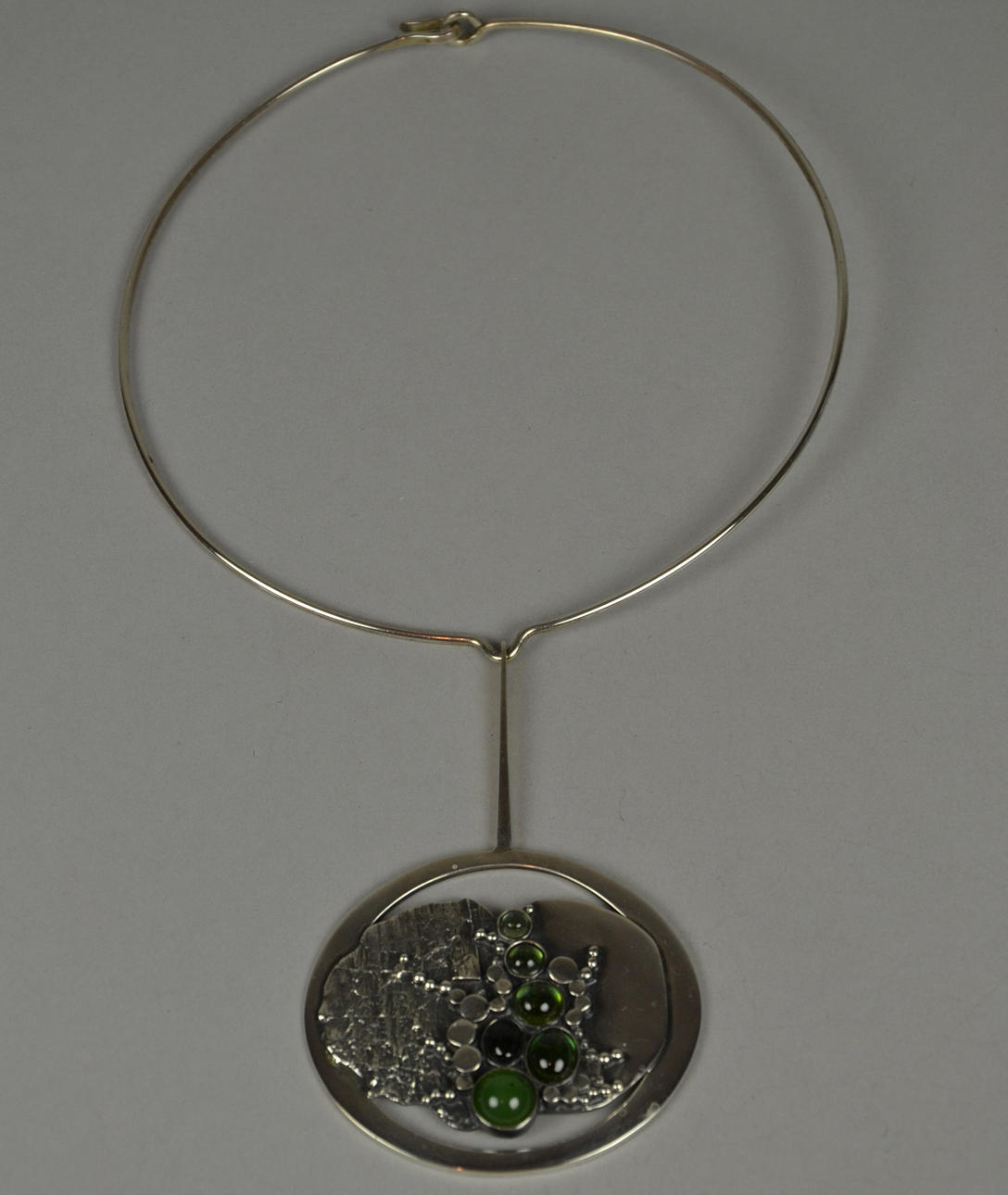 VALDRES HALSBAND, silver med cabochons.