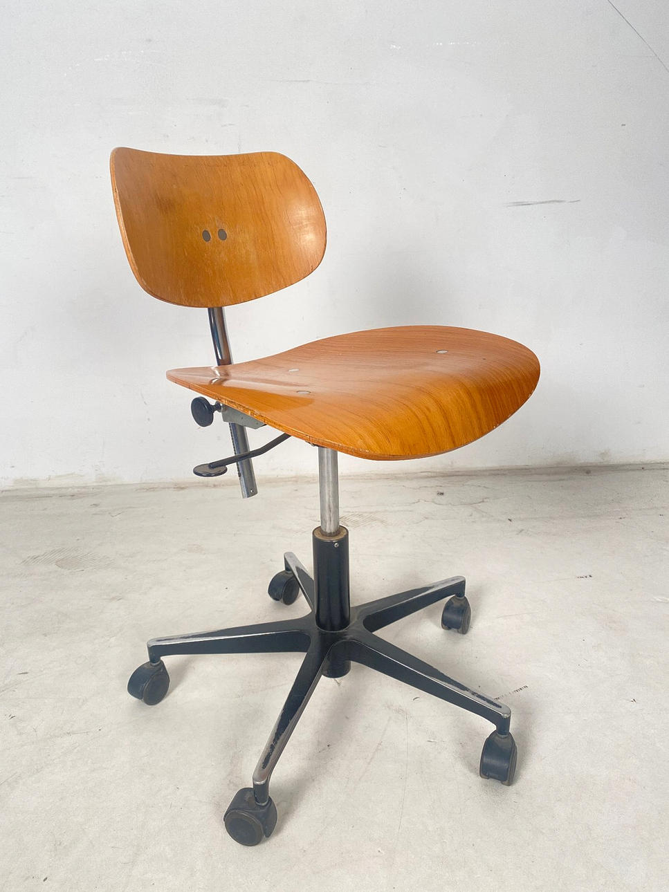 Egon Eiermann, office chair model S 197 R.