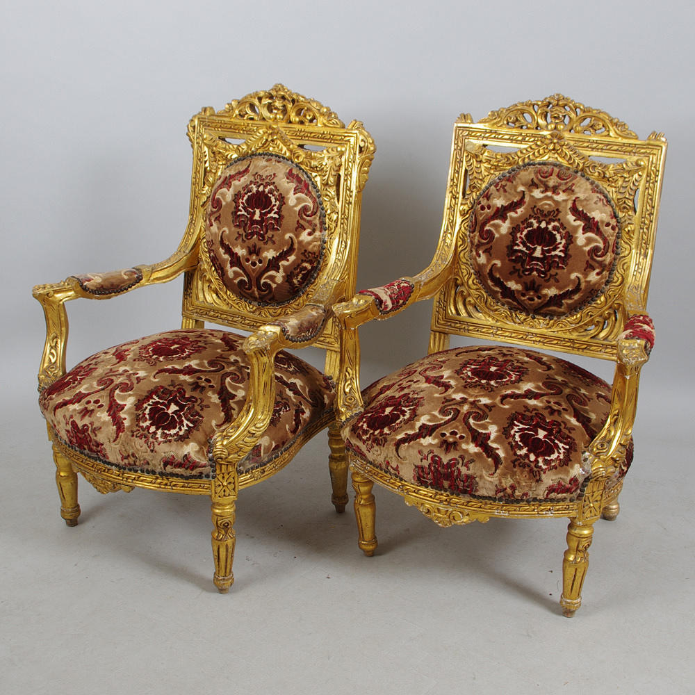 FÅTÖLJER, 1 par, förgyllda med skulpterad plysch, gustaviansk stil.