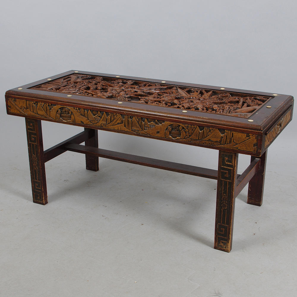 SOFFBORD, orientaliskt, rikligt skuret trä, glasskiva medföljer.