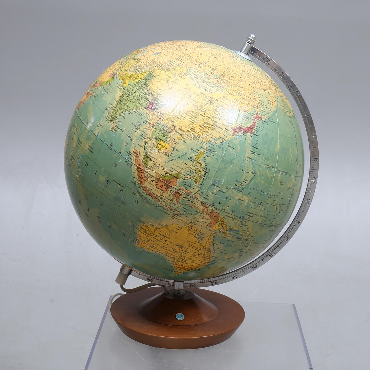 GLOBE med belysning.