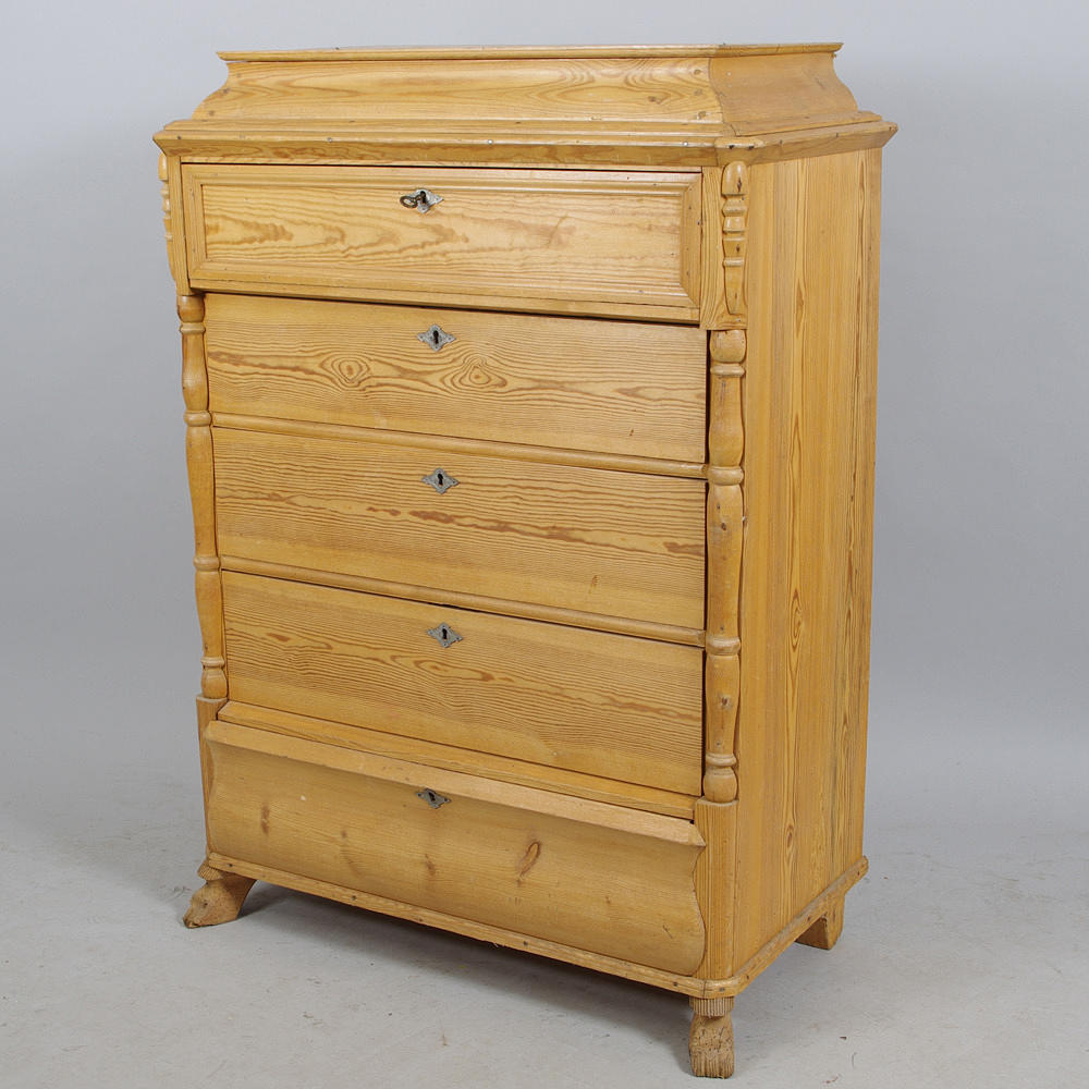 BYRÅ, 5-lådig med lönnfack i toppen, fur, 1800-tal.