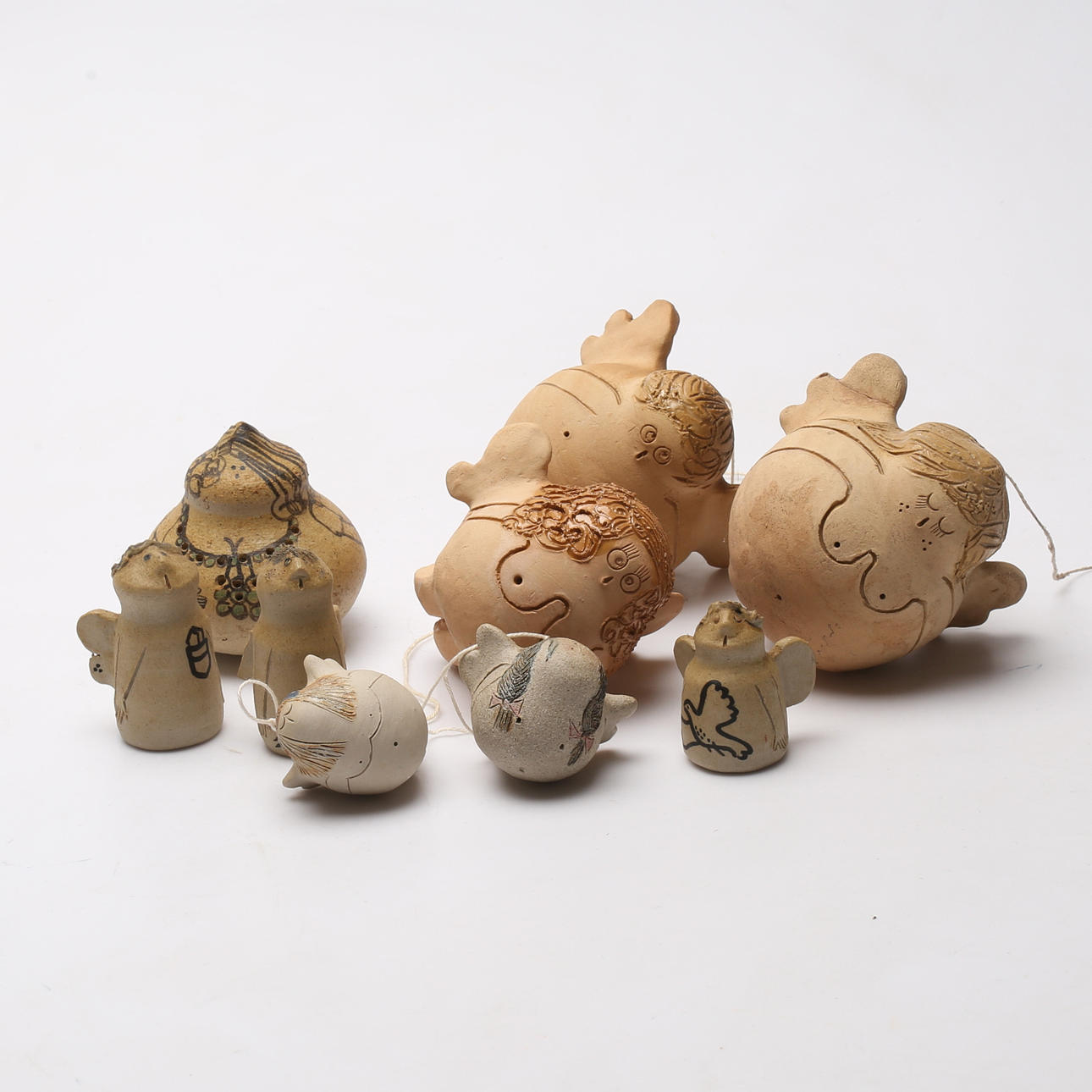 AMIE STÅLKRANTZ. Figurer, 9 st, keramik.