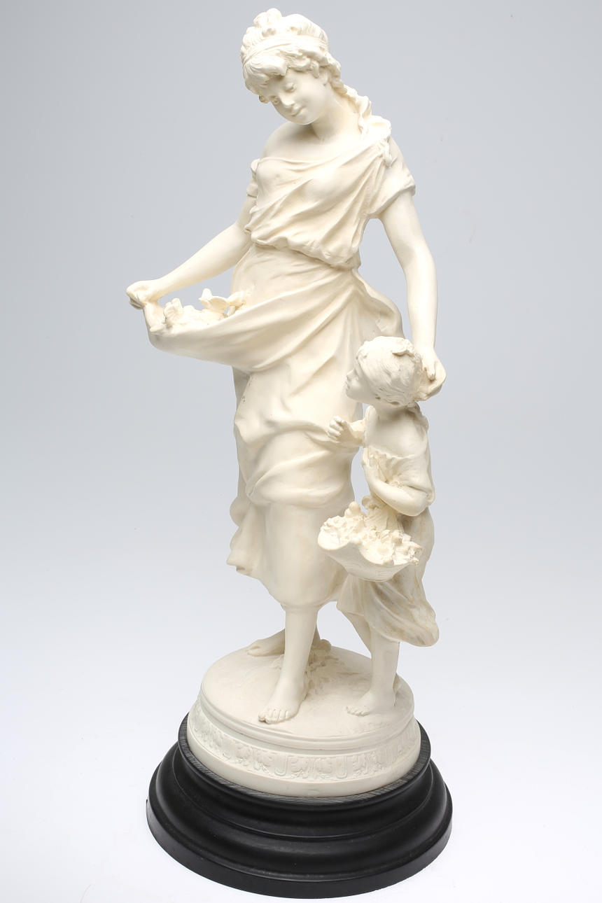 STATYETT, Kvinna med barn, Parian, möjligen England, signerad.