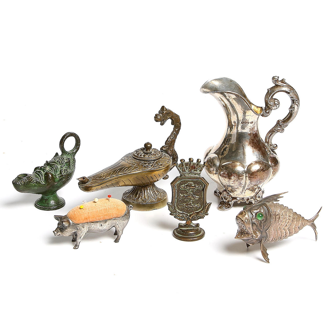 PARTI SILVER och METALLFÖREMÅL, 6 delar, bl.a oljelampor, gräddkanna och ströare, 1800-tal.