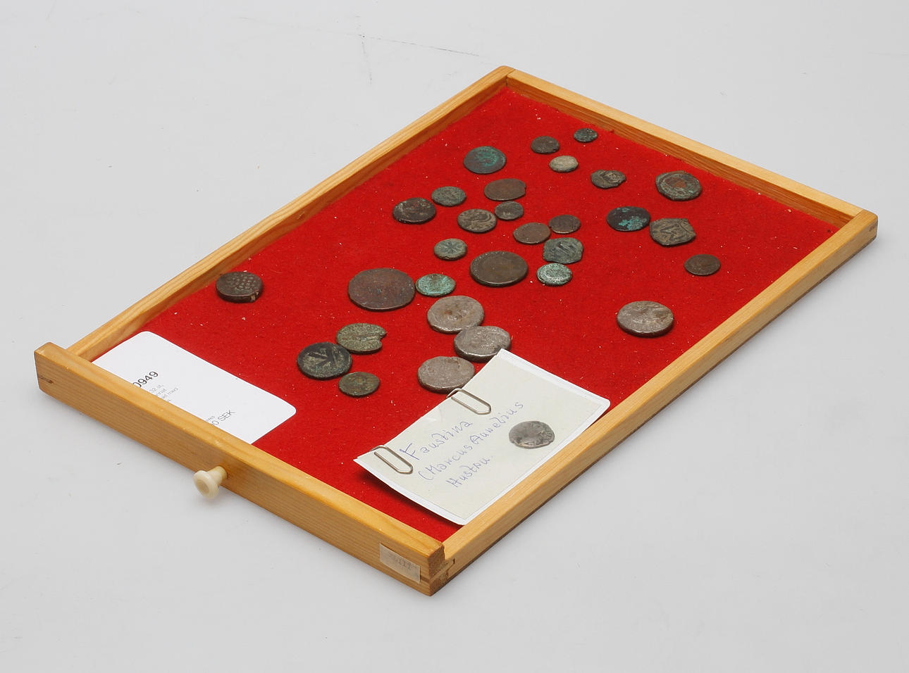 MYNT, 32 st, bland annat Romerskt med Faustina.