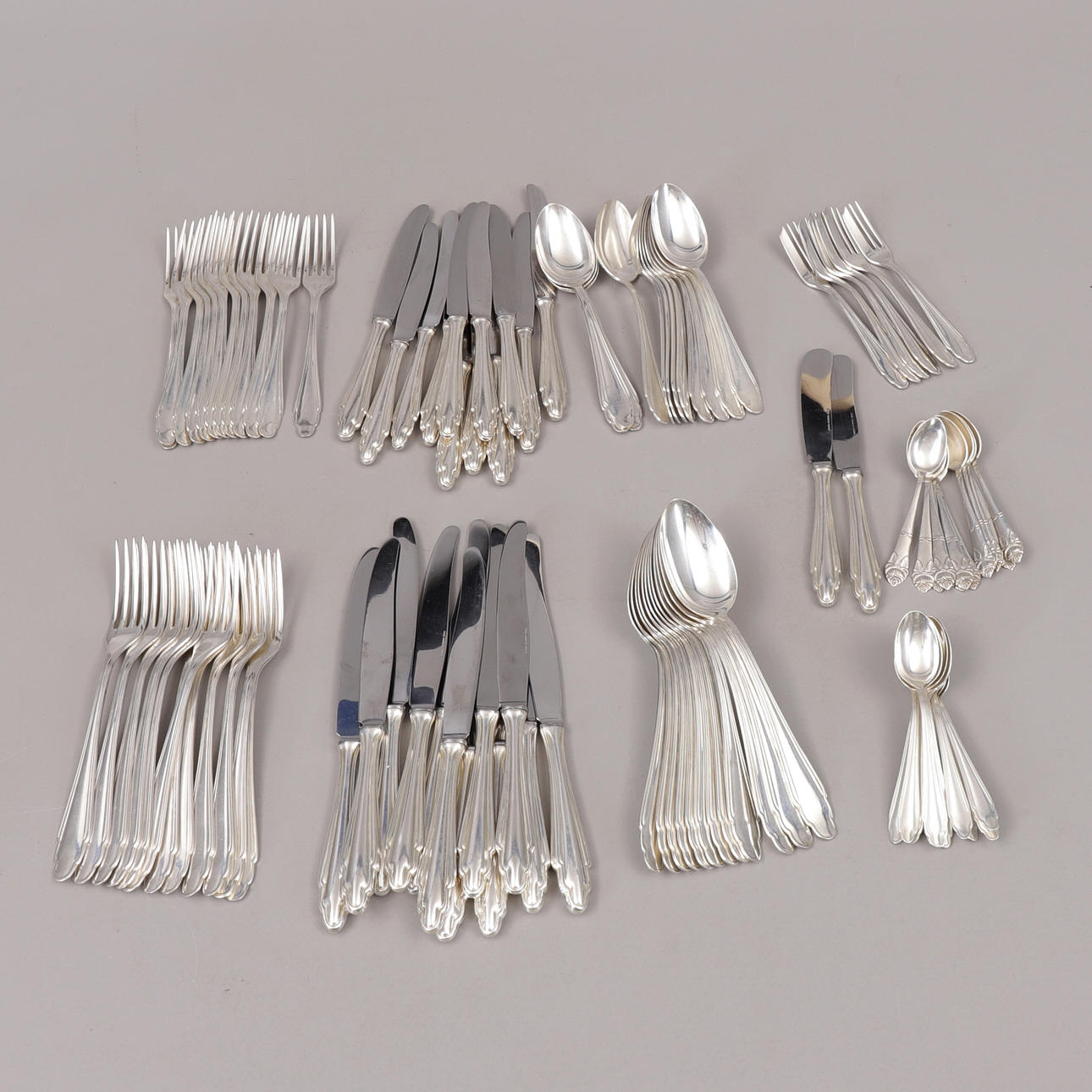 BESTECK, 91-teilig, Neusilber, "Palace", Gense.