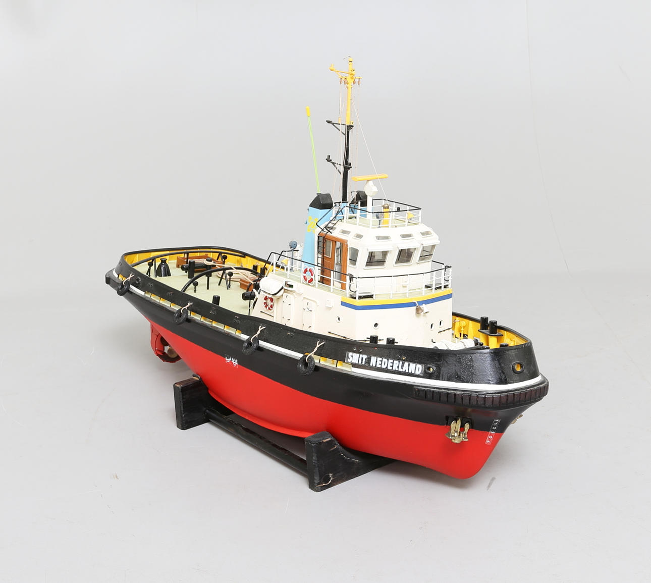 MODELLBÅT, radiostyrd, trä, 1900-tal.