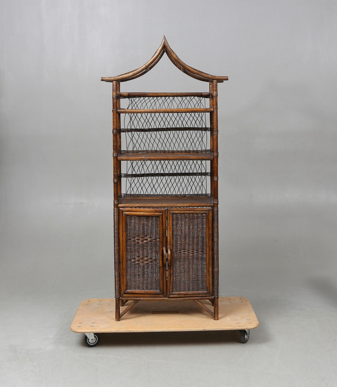 SHELF, oriental style, 20th century.