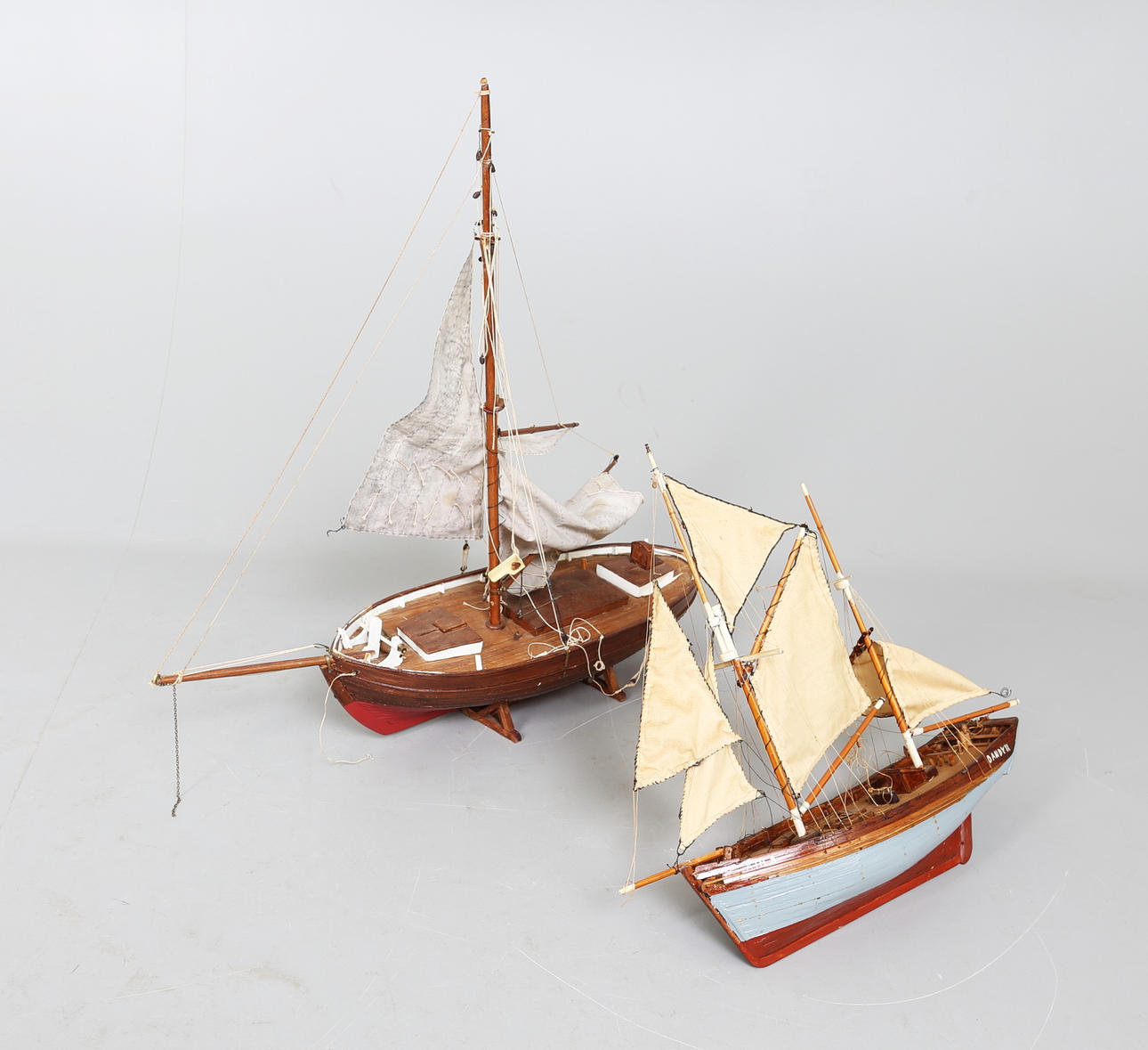 MODELLBÅTAR, 2 st, 1900-tal.