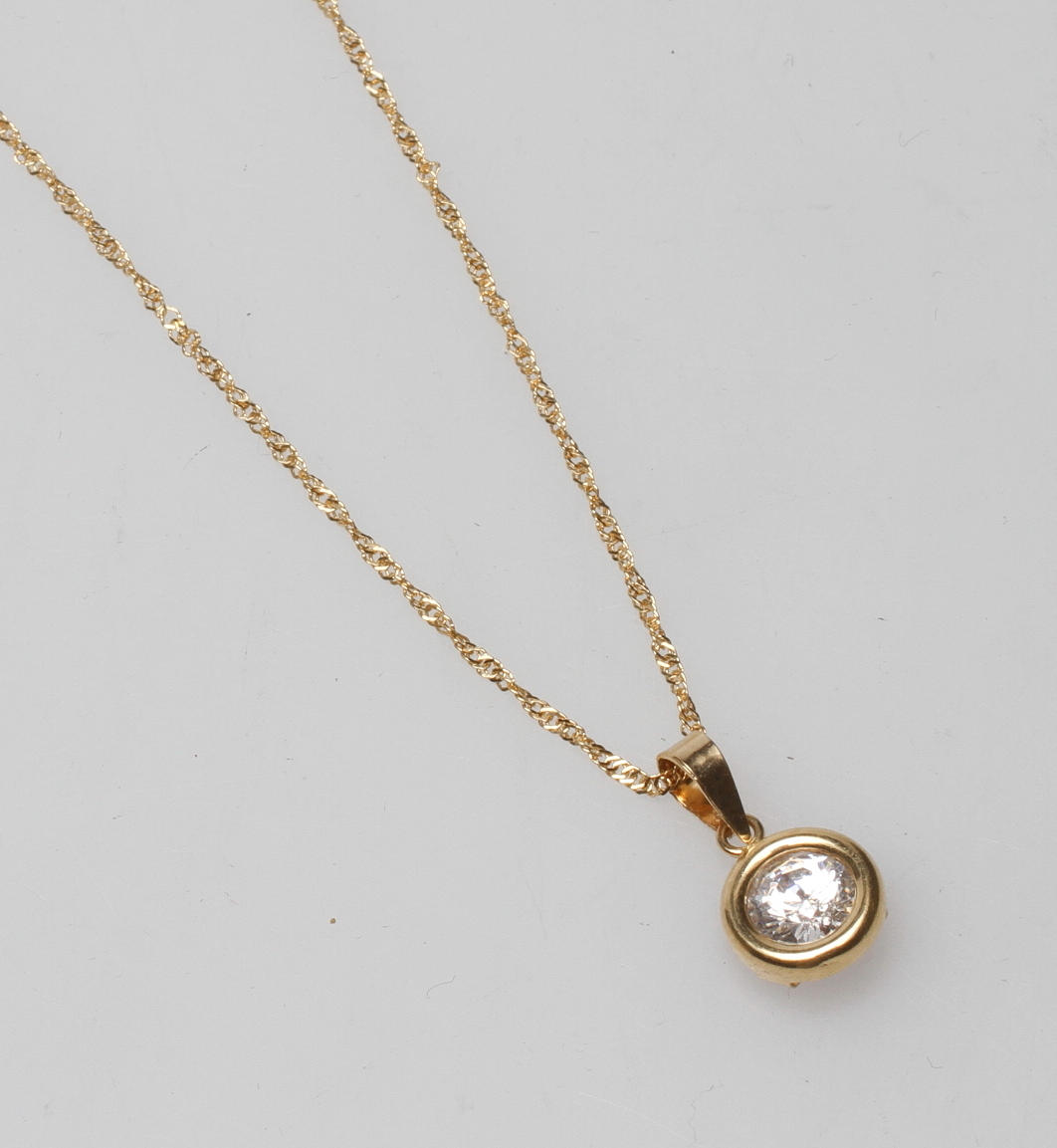 HALSBAND och HÄNGE 18k guld med vit sten, total vikt ca. 2,0 gram.