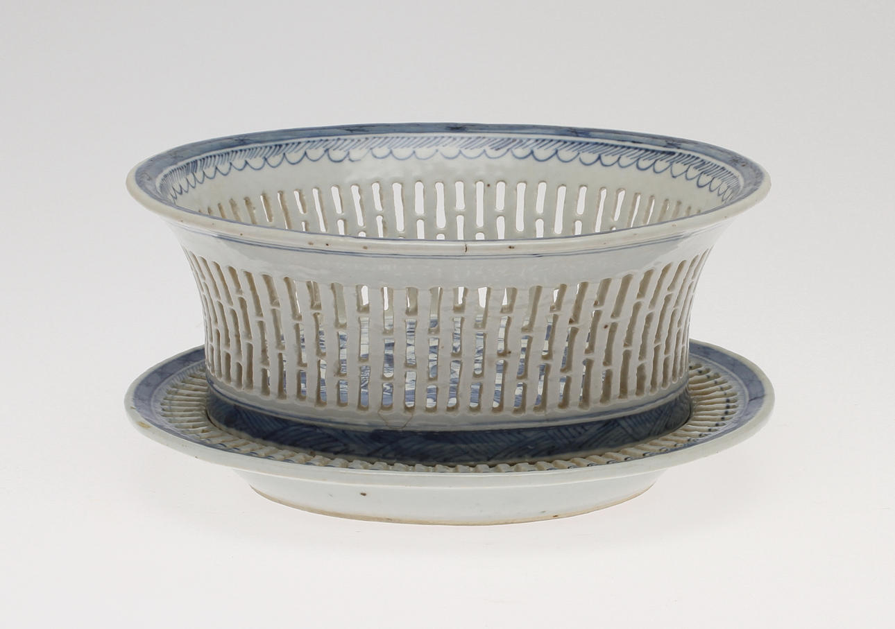 GALLERSKÅL MED FAT, kompaniporslin, Kina, 1800/1900-tal.