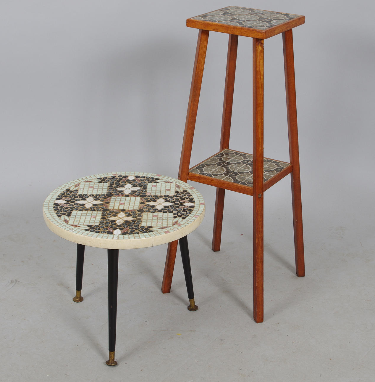 BLOMSTERBORD, 2 stycken med mosaik, 1900-talets mitt.