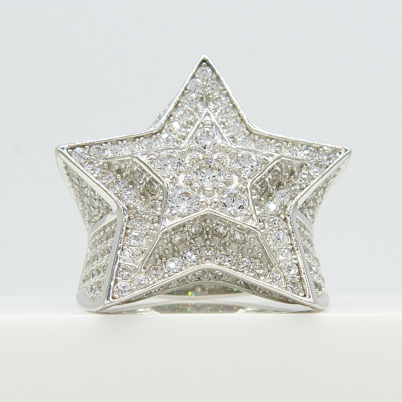 ANILLO GRANDE ESTRELLA PLATA ENGASTE PIEDRA.