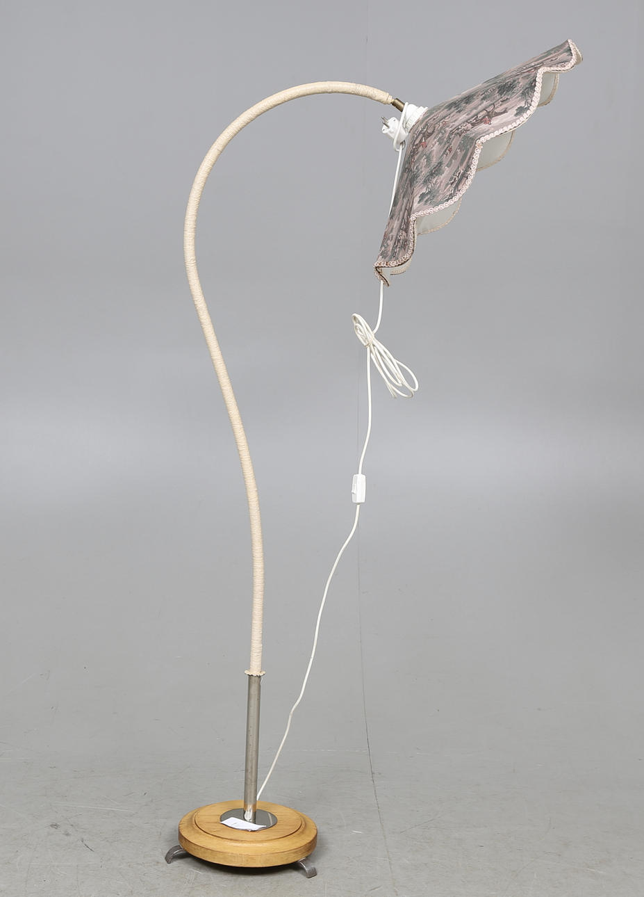 GOLVLAMPA, 1900-talets första hälft.