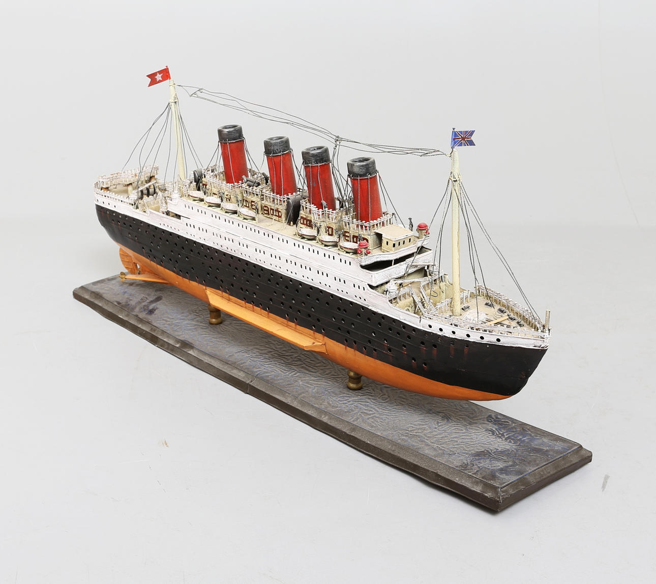 MODELLBÅT, plåt, Passagerarfartyg, White Star Line.