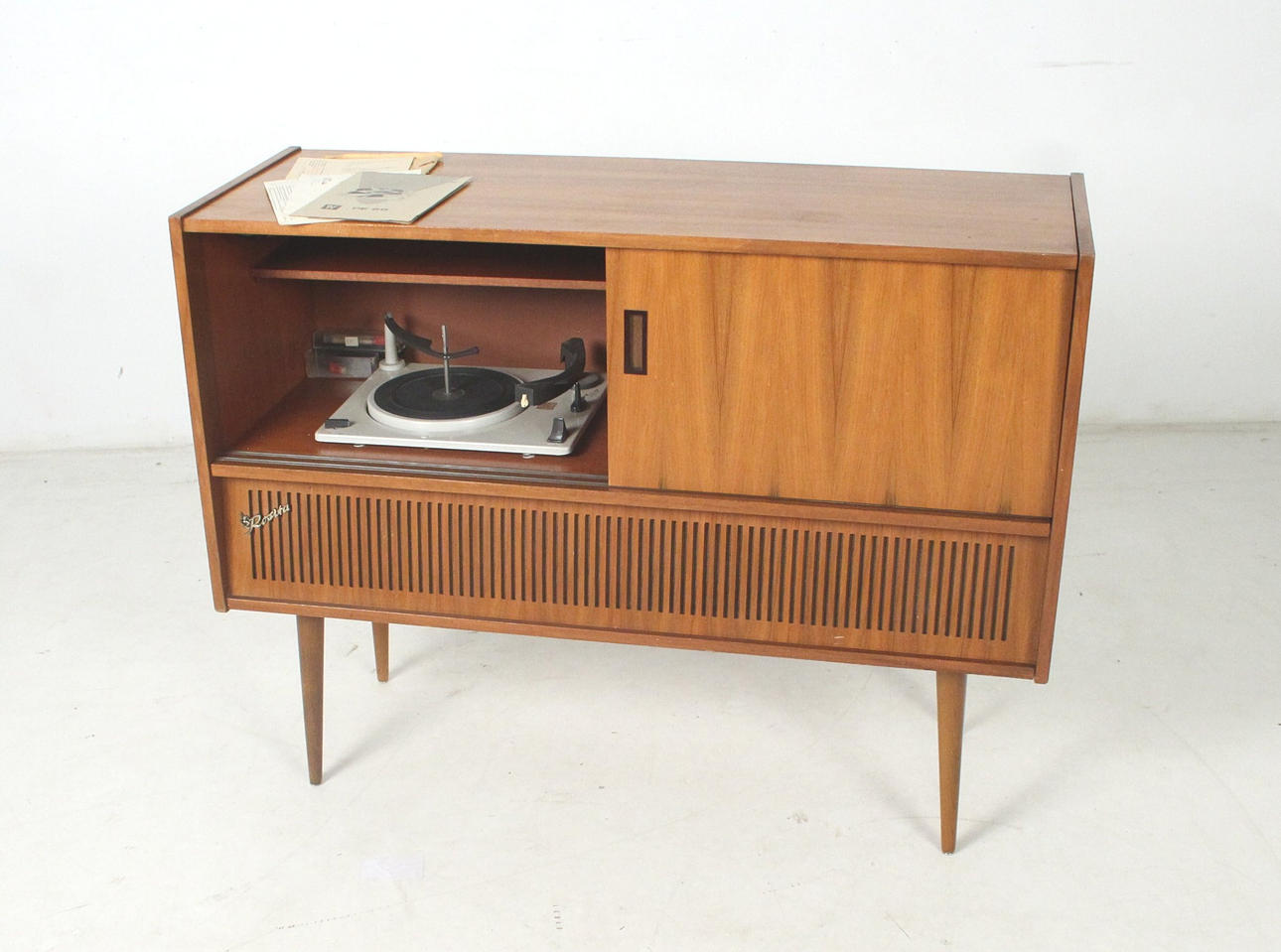 ROSITA. Musikbox Teak.