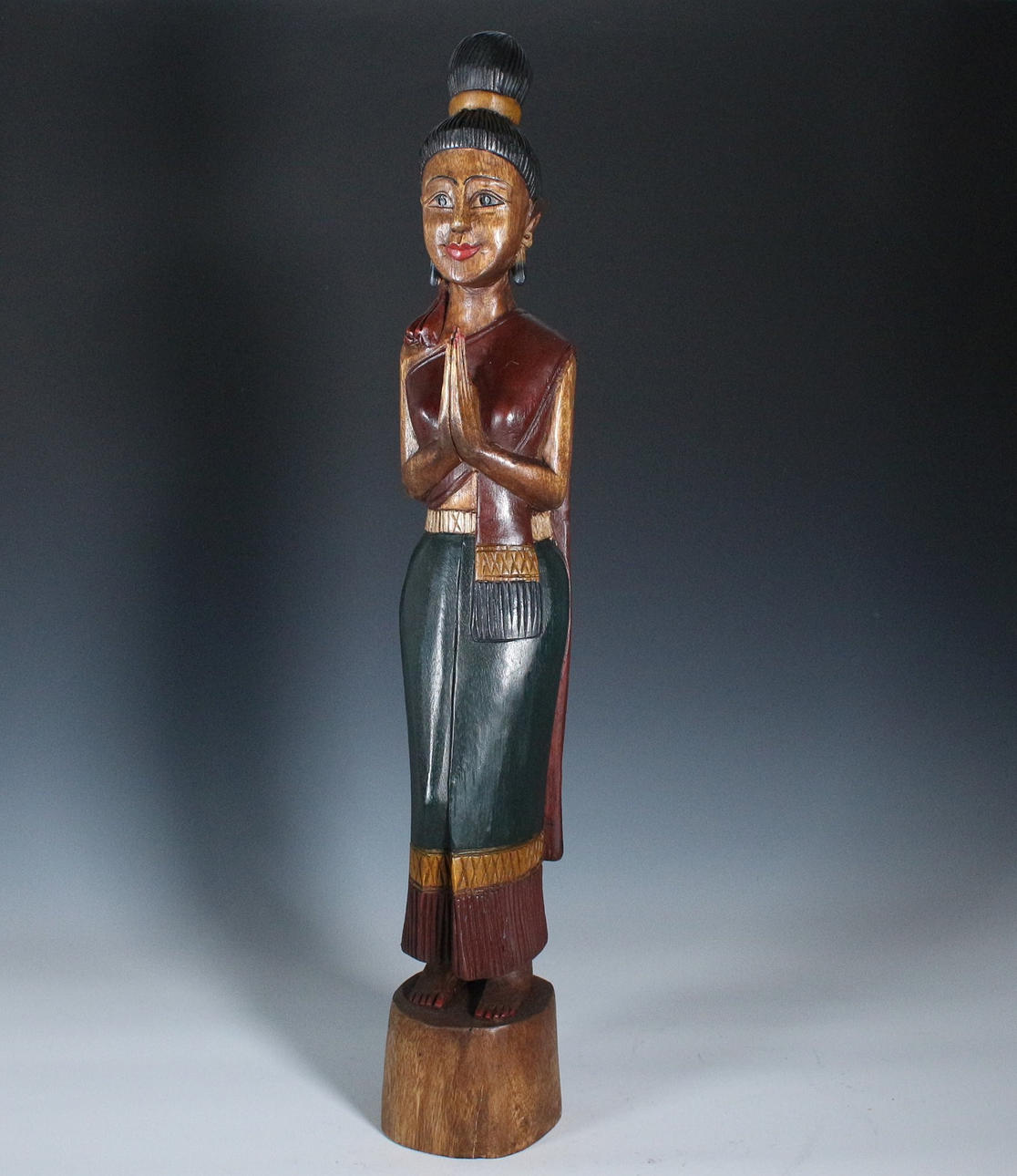 'Sawadee-skulptur', trä, Thailand.