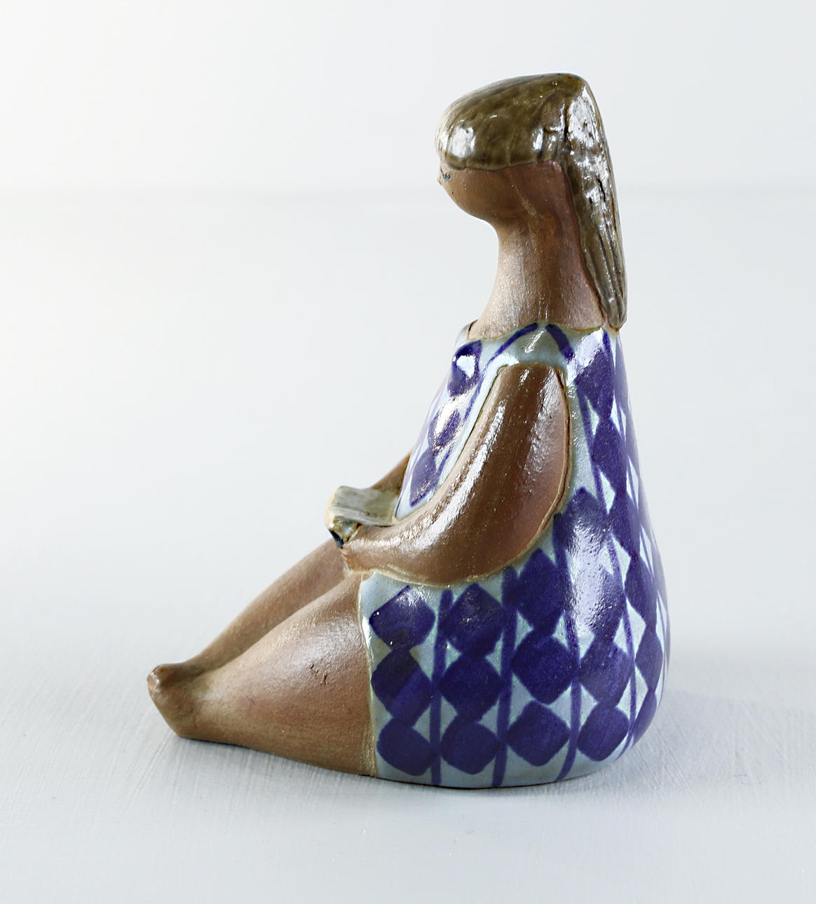 LISA LARSON. The figurine, 