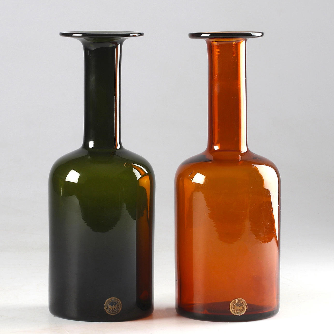 Otto Bauer. Flaschen/Vasen, Glas, 2 Stück, Holmegaard, Kastrup, Dänemark. Glasobjekte - Glaskunst