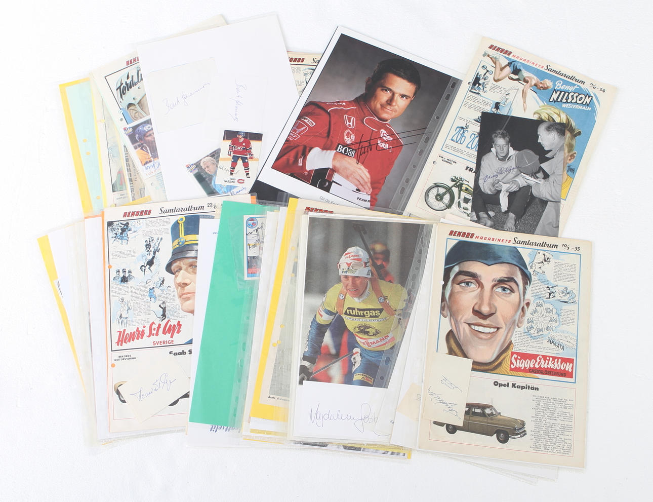 AUTOGRAFER och IDOLBILDER, ca 45 st, Svensk samt Internationell idrott, Bl a Thomas Brolin, Björn Borg samt Peter Forsberg.