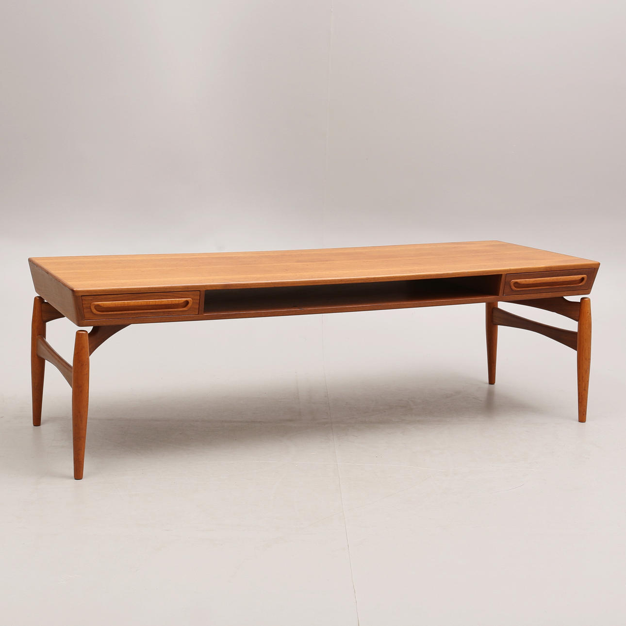 JOHANNES ANDERSEN. Coffee table, teak, Trensum, 1960s.