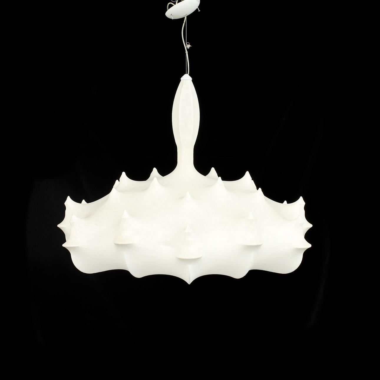 TAKLAMPA, "Zeppelin", Formgiven av Marcel Wanders. Höjd 74 cm.