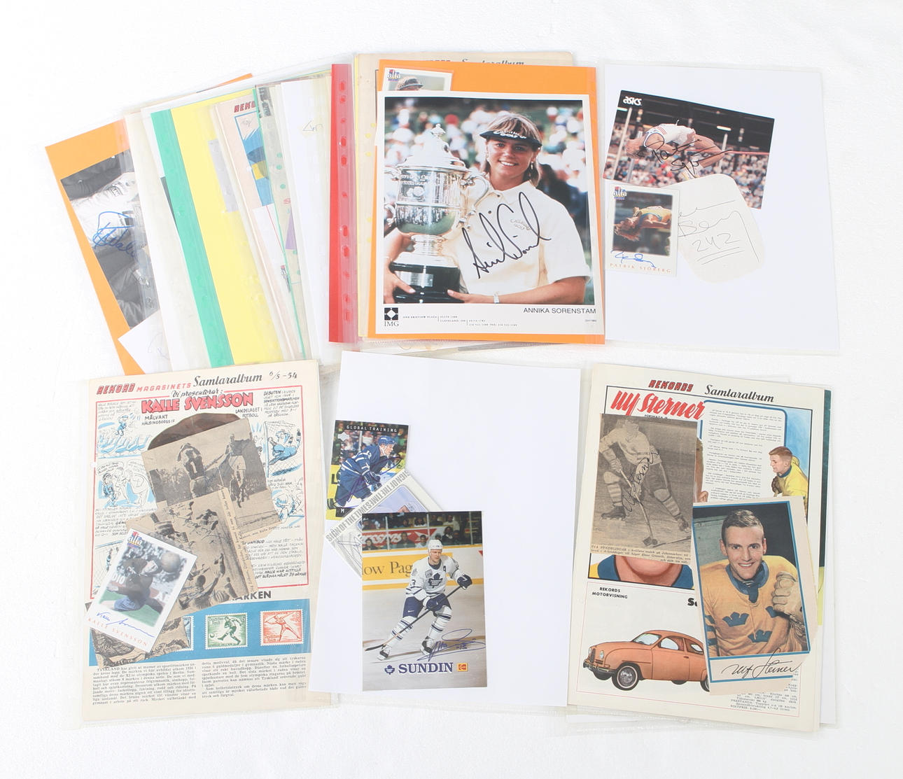 AUTOGRAFER OCH IDOLBILDER, ca 40 st, Svensk samt Internationell Idrott, bl a Carl Lewis, Sven "Tumba" Johansson samt Ingemar Stenmark.