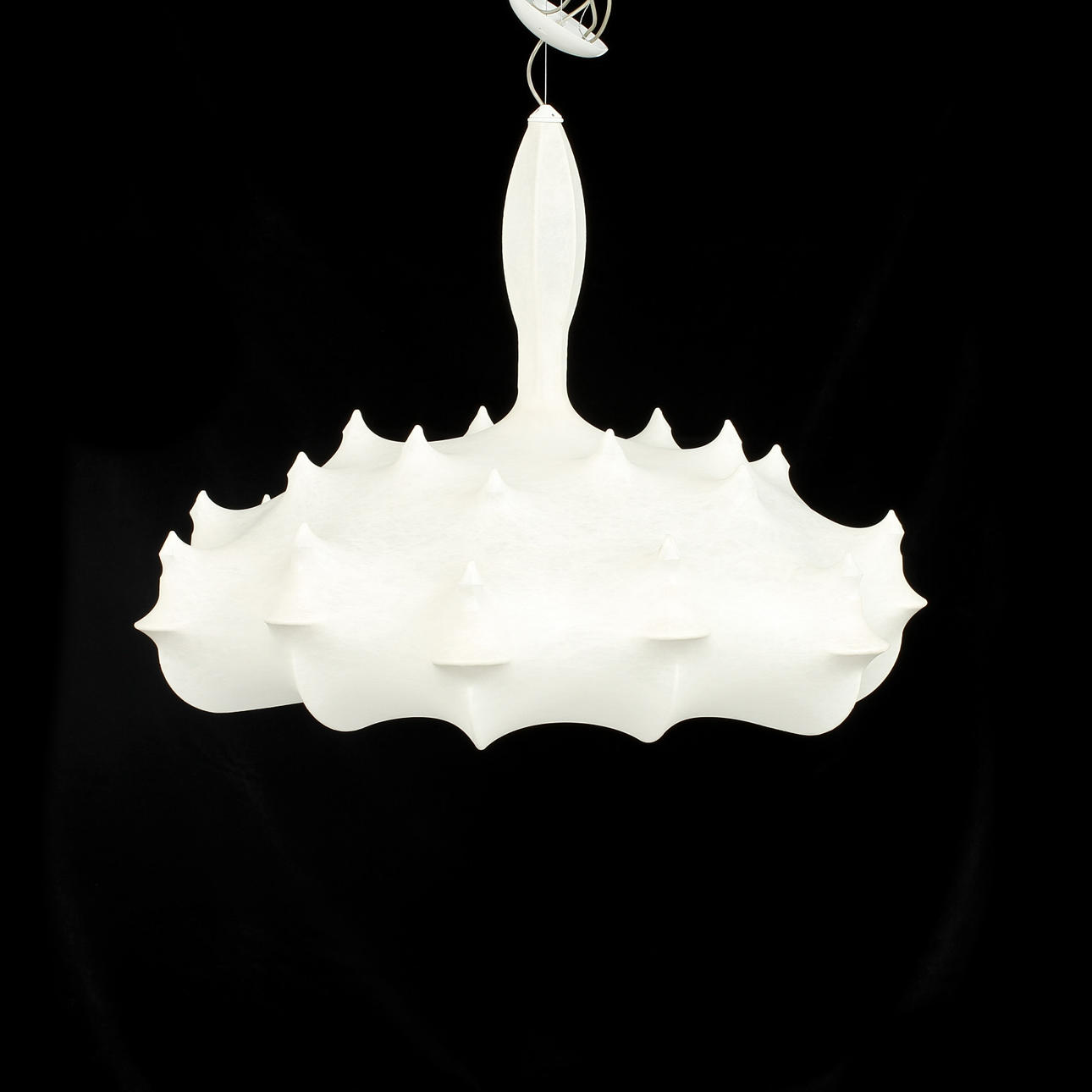 TAKLAMPA, "Zeppelin", Formgiven av Marcel Wanders. Höjd 74 cm.