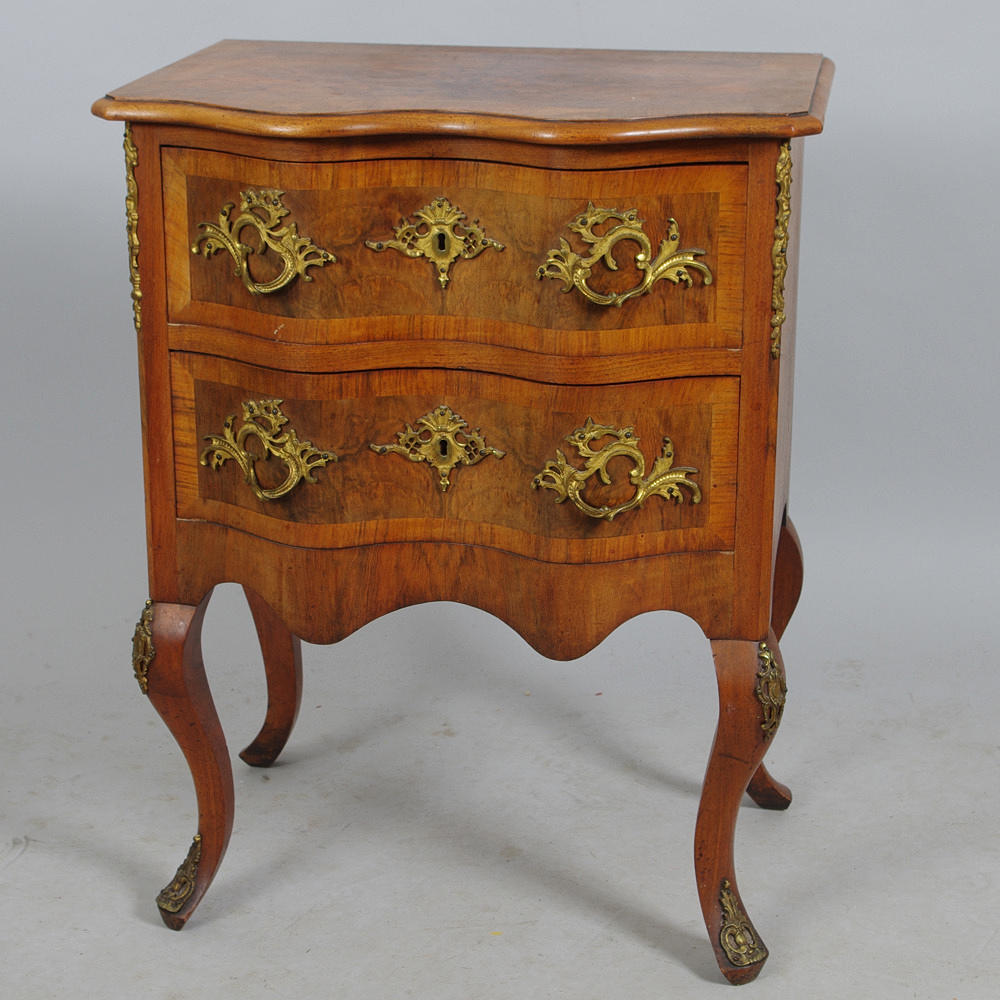 BYRÅ, 2-lådig, mahogny/rotfaner med bronser, rokokostil.