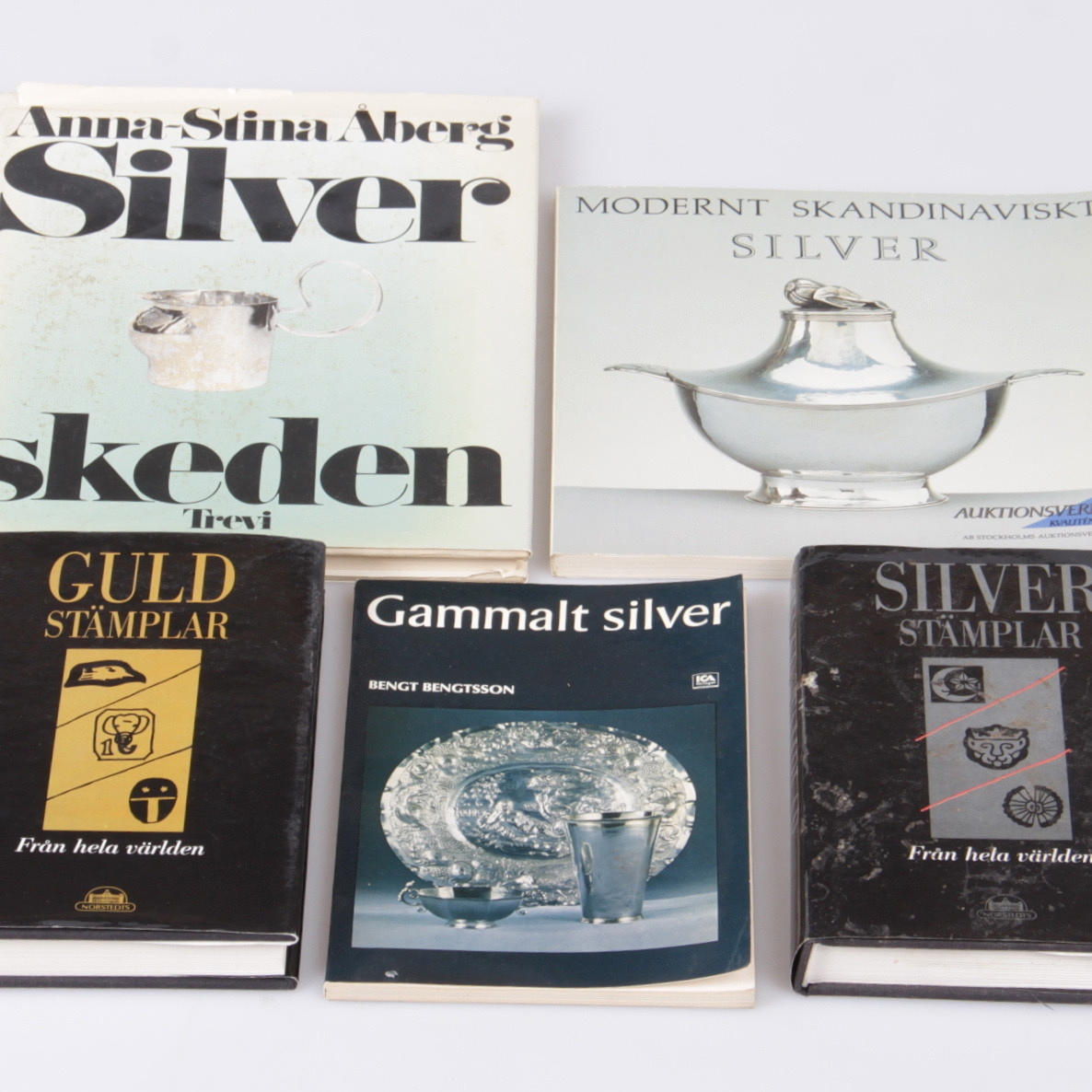BÖCKER, samt katalog, 5 st. Om silver och guld, samt stämplar.