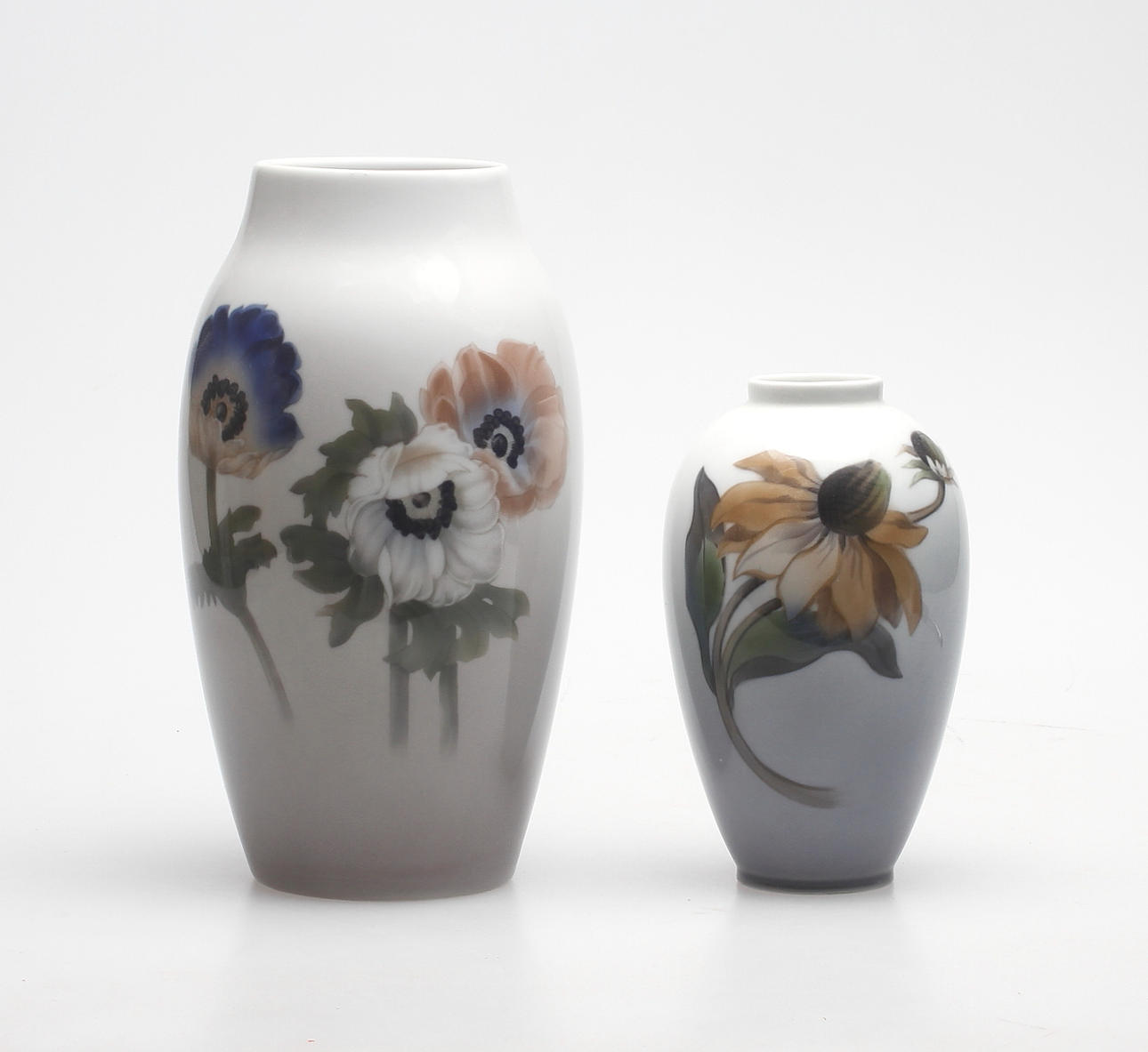 VASER, 2 st. Porslin. Royal Copenhagen samt Bing & Grøndahl.